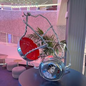 Meet your Posher, Posh